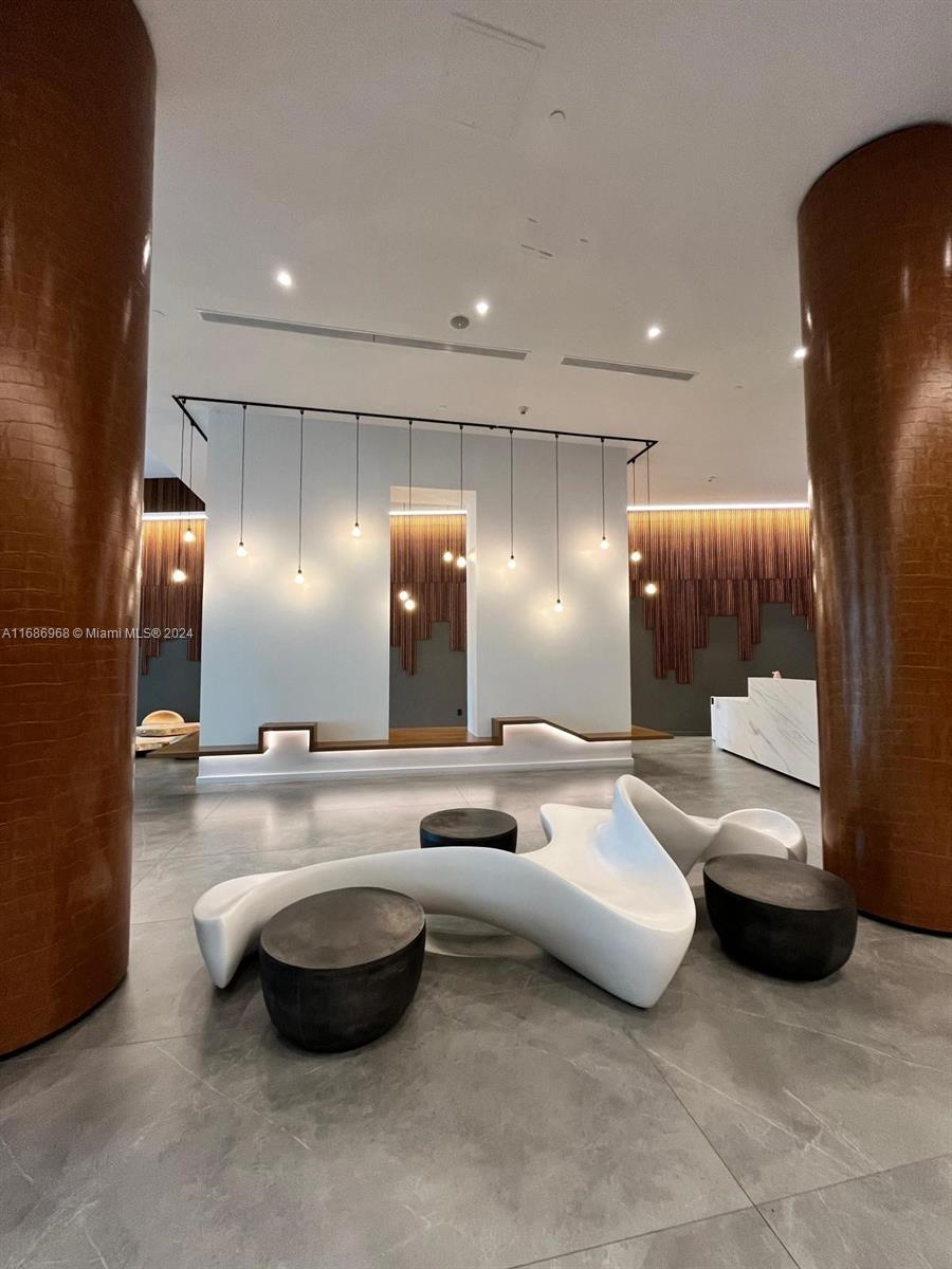 350 S Miami Ave #4007, Miami FL 33130