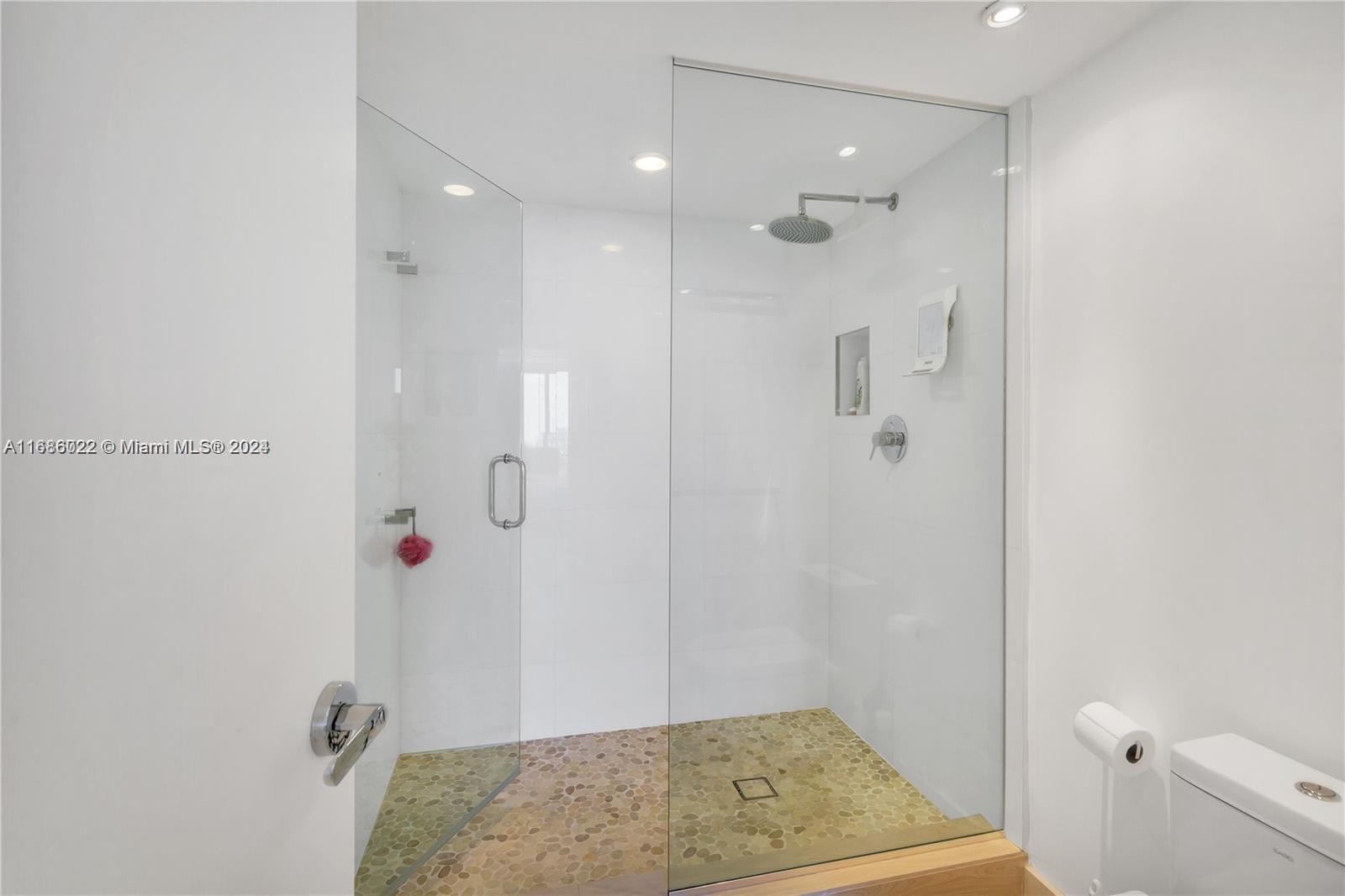 881 Ocean Dr #26C, Key Biscayne FL 33149