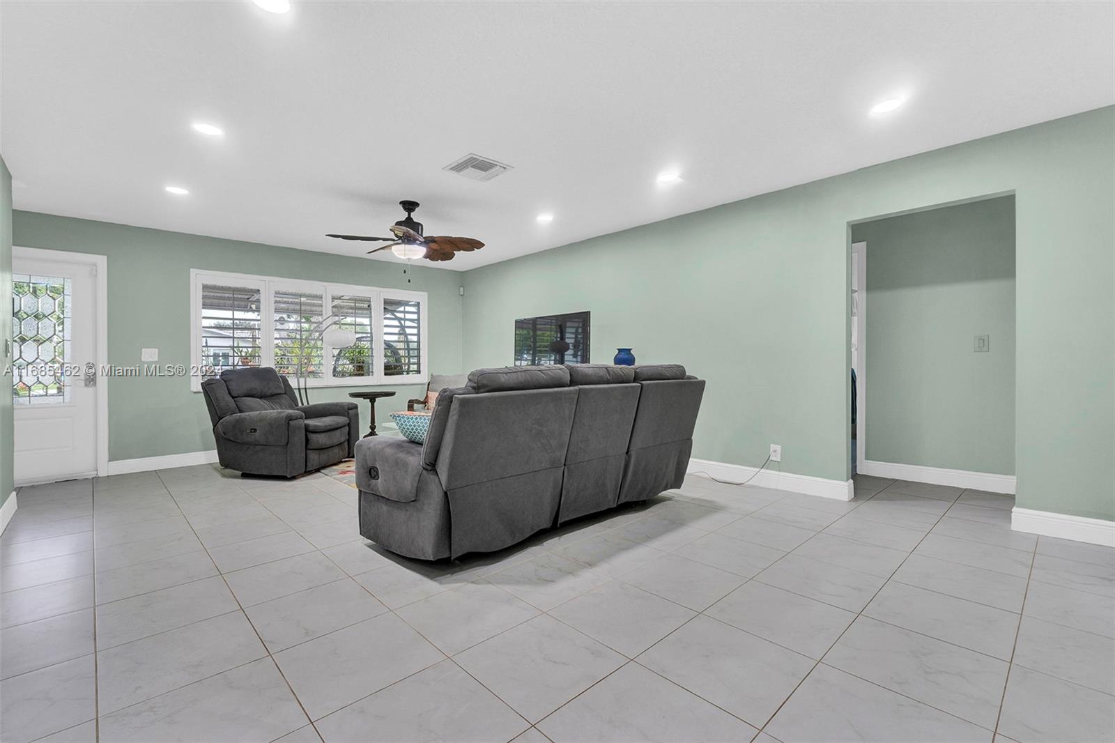 1041 NW 89th Way, Plantation, Florida image 16