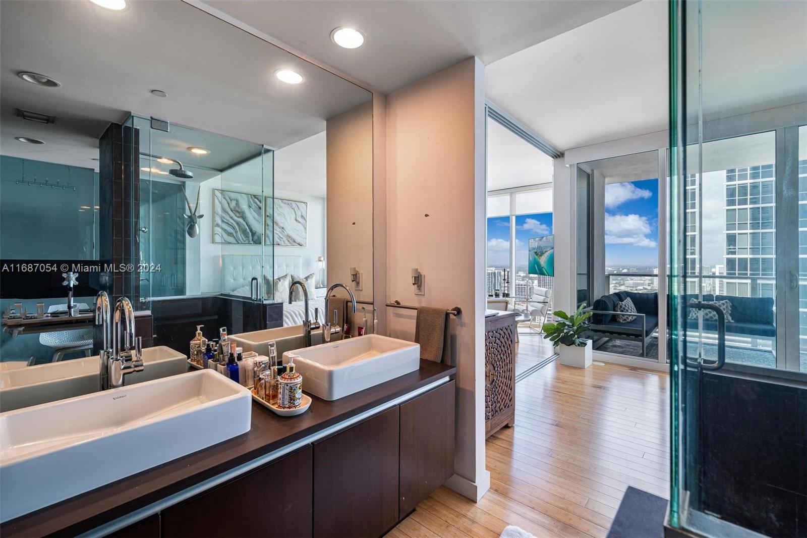 1040 Biscayne Blvd #3905, Miami FL 33132