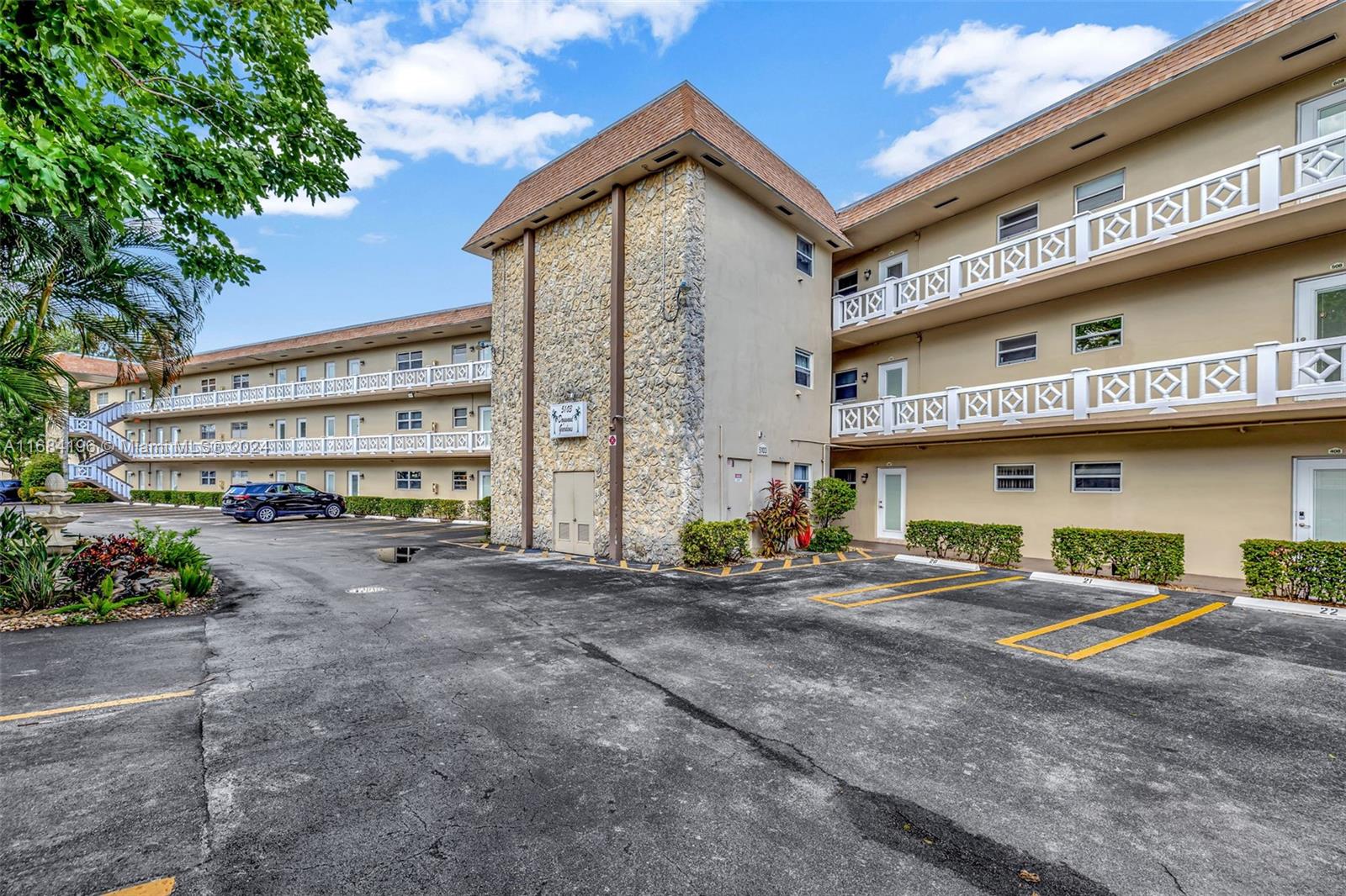 5103 NW 35th St #607, Lauderdale Lakes, Florida image 30