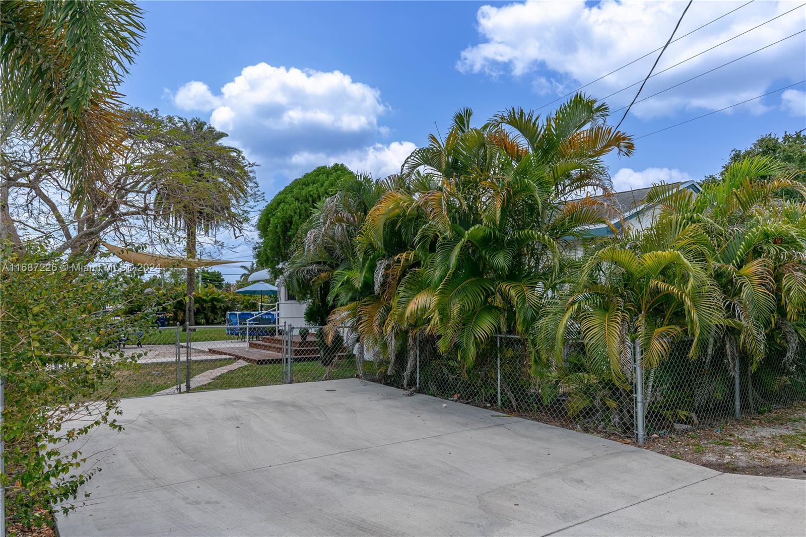 128 SW 5th St, Hallandale Beach, Florida image 6