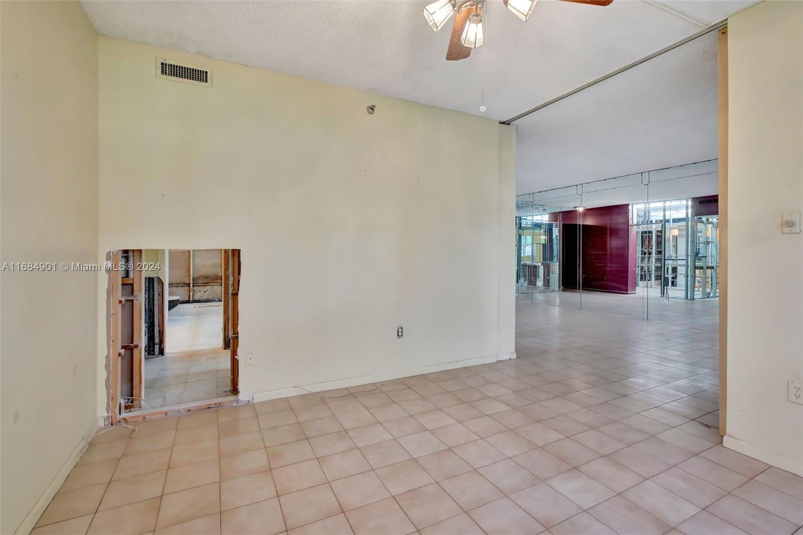 4001 Hillcrest Dr #110, Hollywood, Florida image 11