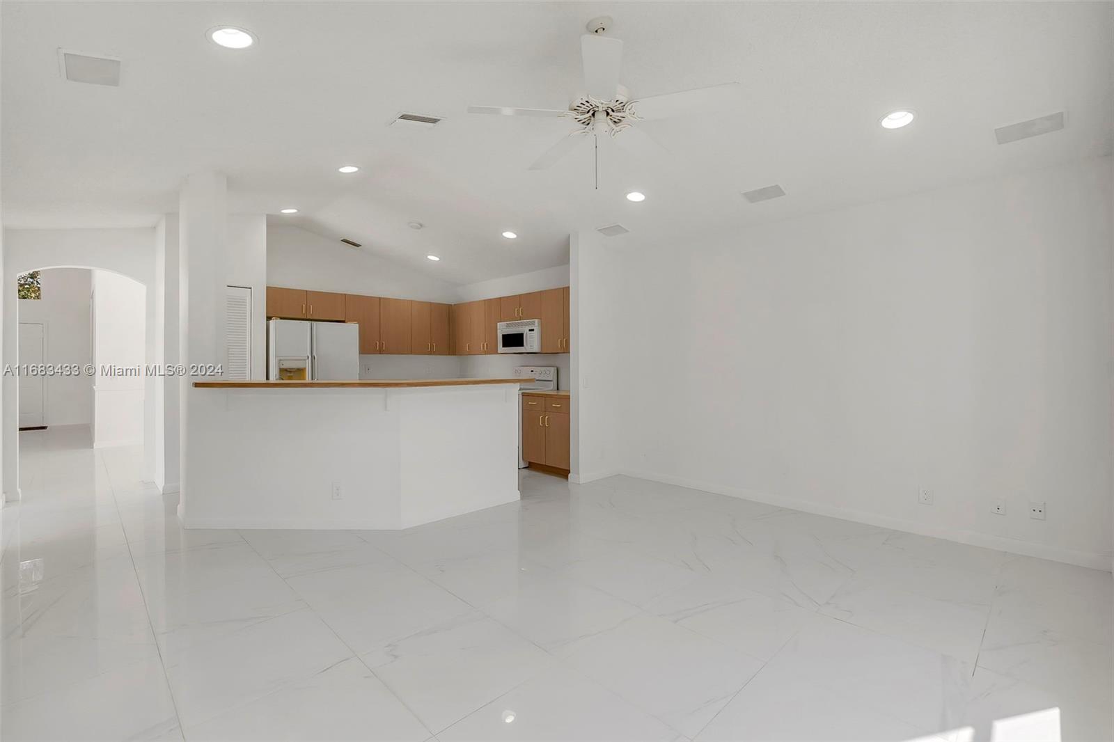 509 Carrington Dr, Weston, Florida image 10