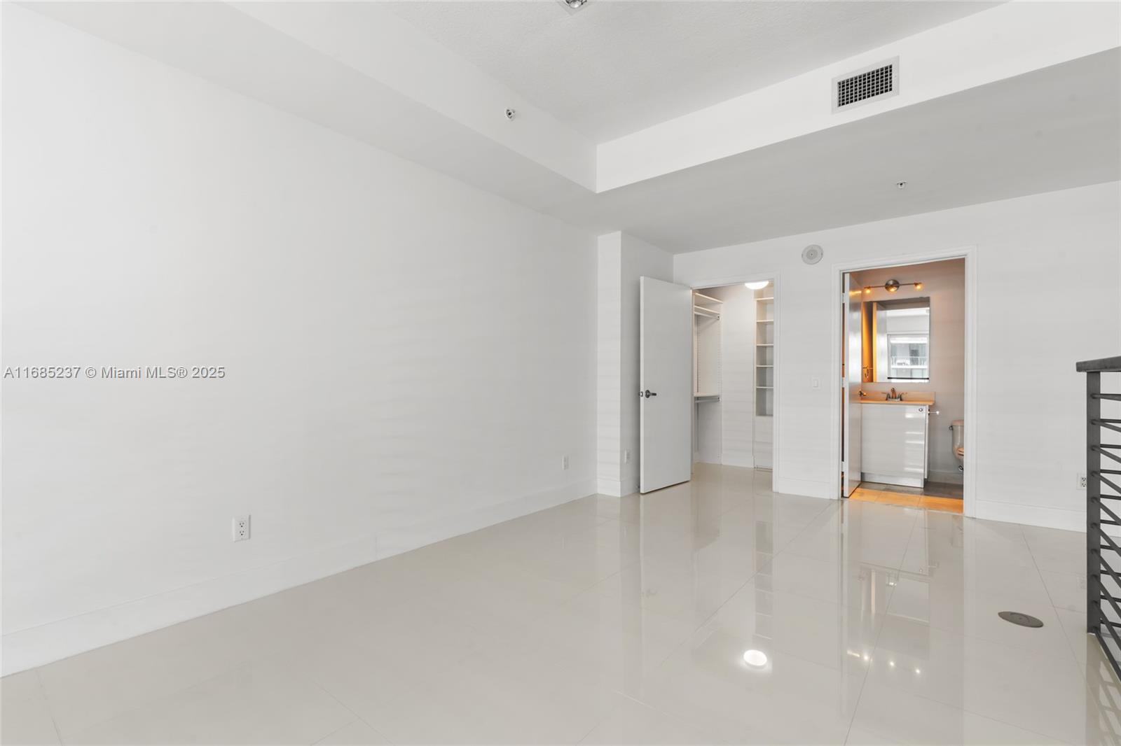 60 SW 13th St #2610, Miami FL 33130