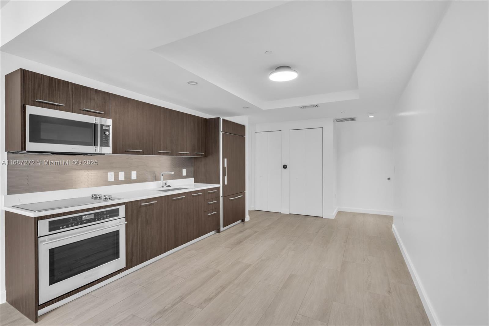 55 SW 9th St #1109, Miami FL 33130