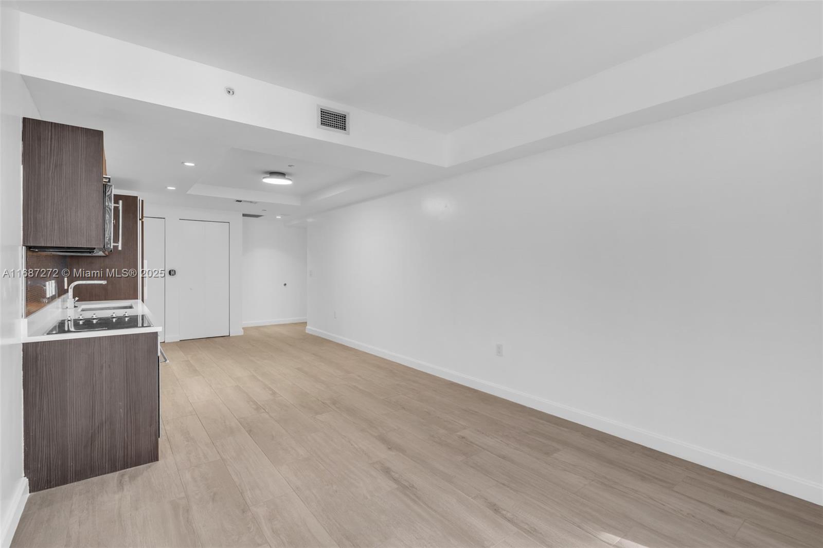 55 SW 9th St #1109, Miami FL 33130