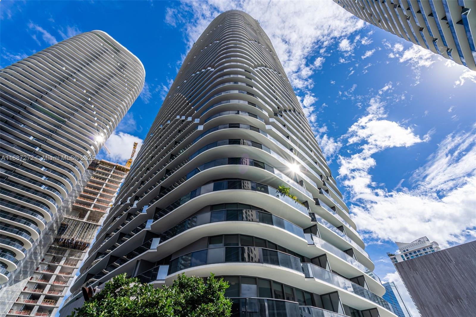 55 SW 9th St #1109, Miami FL 33130