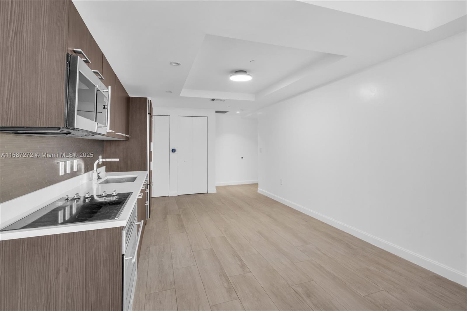 55 SW 9th St #1109, Miami FL 33130