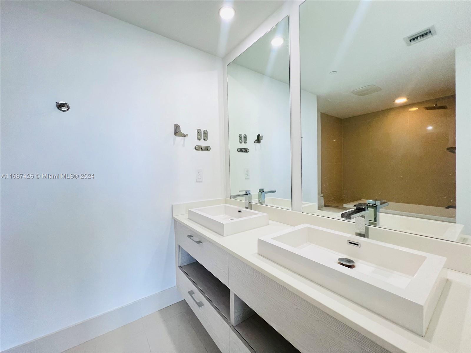 45 SW 9th St #2609, Miami FL 33130
