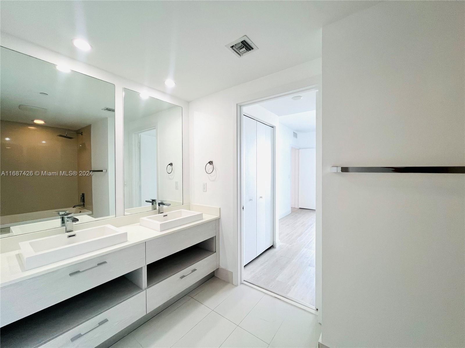 45 SW 9th St #2609, Miami FL 33130