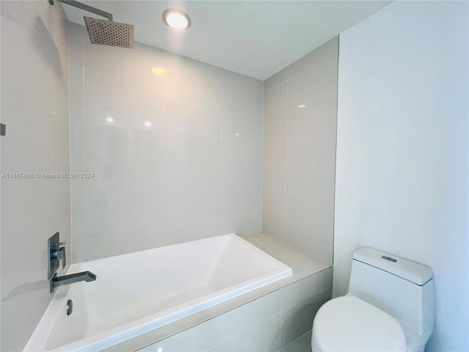 45 SW 9th St #2609, Miami FL 33130