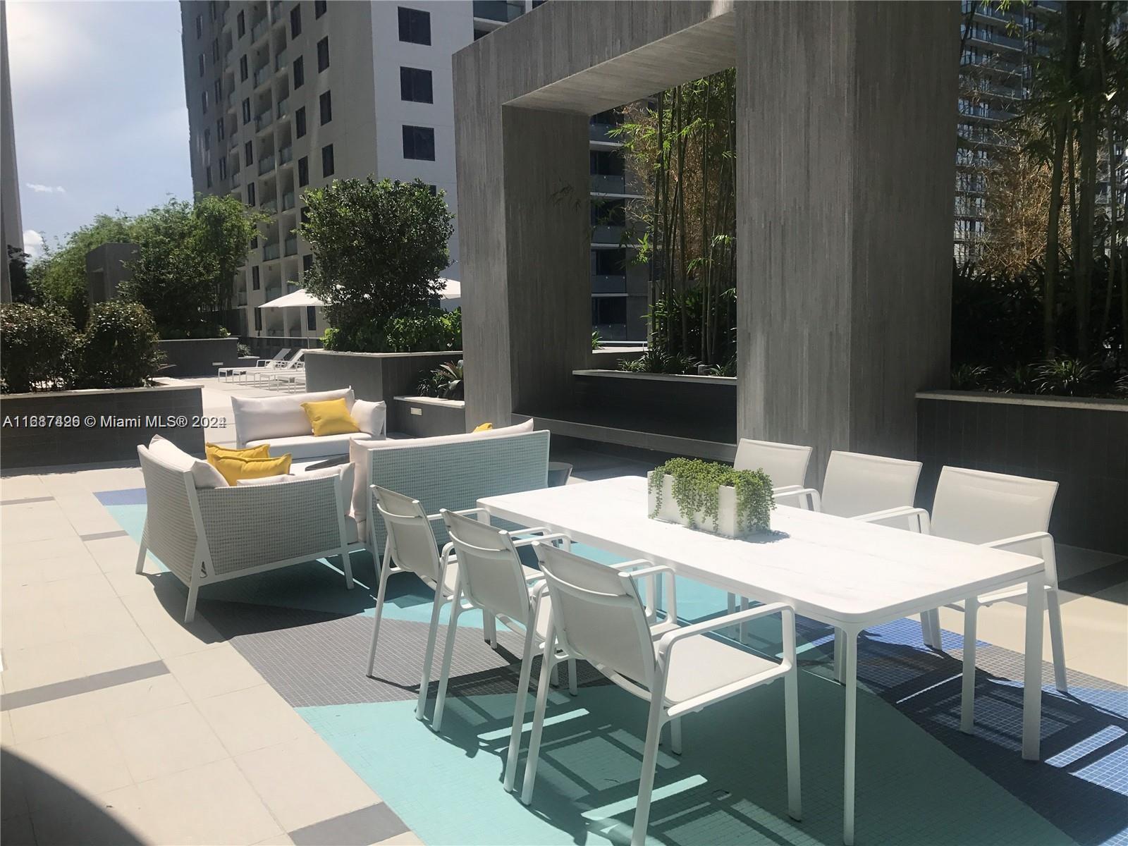 45 SW 9th St #2609, Miami FL 33130