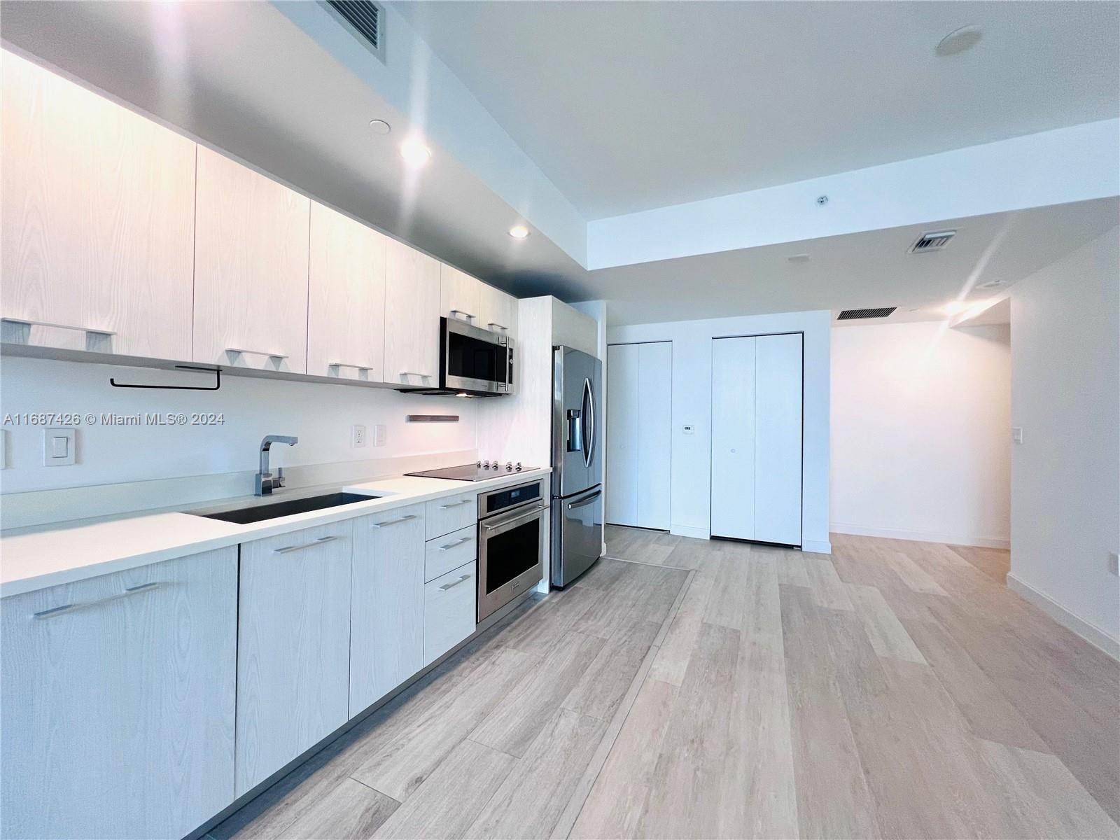45 SW 9th St #2609, Miami FL 33130