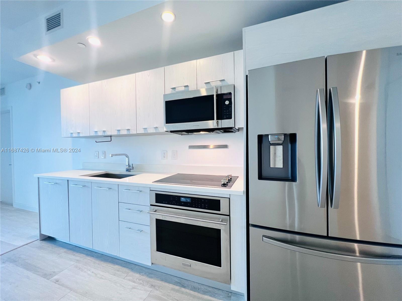 45 SW 9th St #2609, Miami FL 33130
