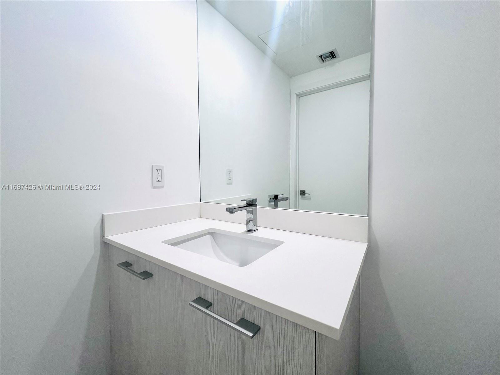 45 SW 9th St #2609, Miami FL 33130
