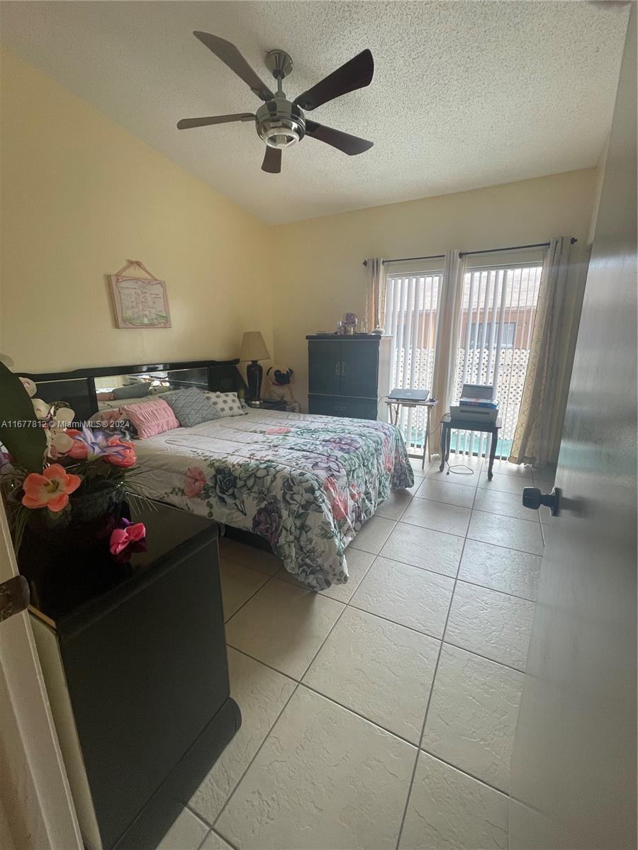 2224 W 53rd Pl #2224, Hialeah, Florida image 4