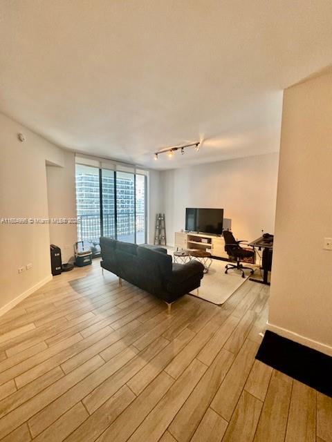 999 SW 1st Ave #2101, Miami FL 33130