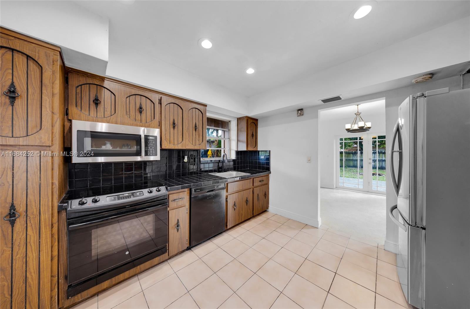 1445 W 5th Ln, Hialeah, Florida image 13