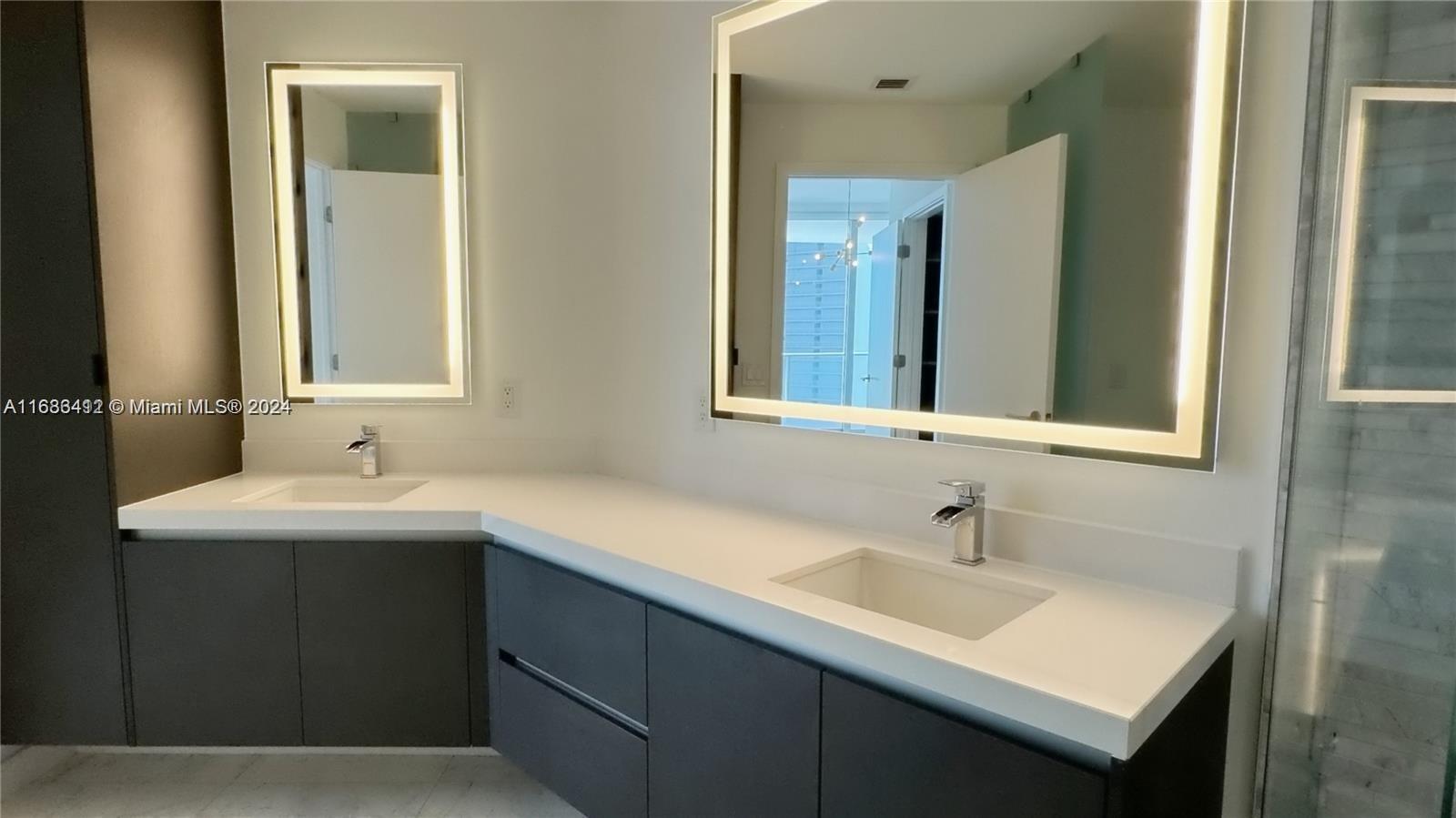851 NE 1ST AV #3409, Miami FL 33132
