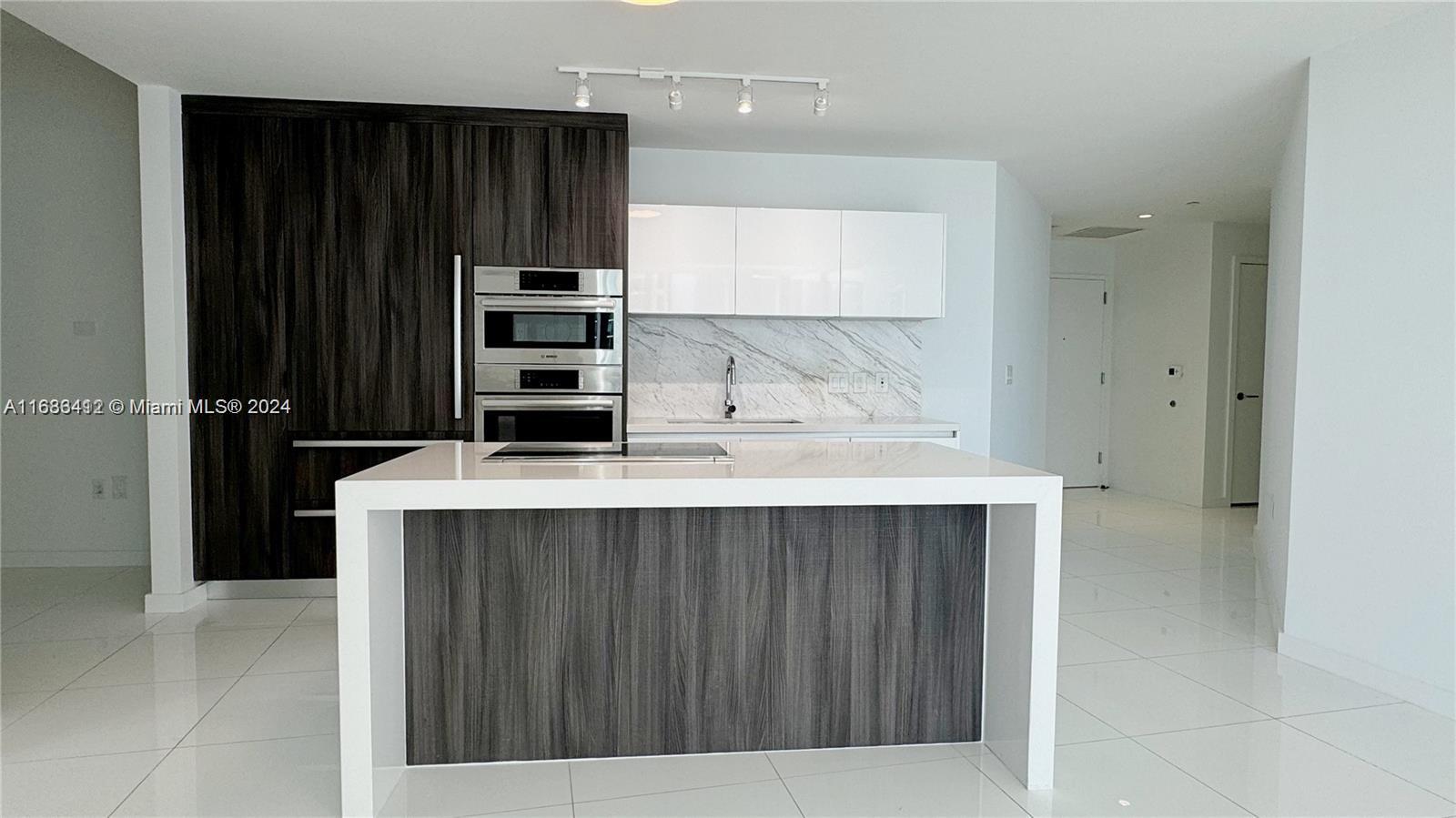 851 NE 1ST AV #3409, Miami FL 33132