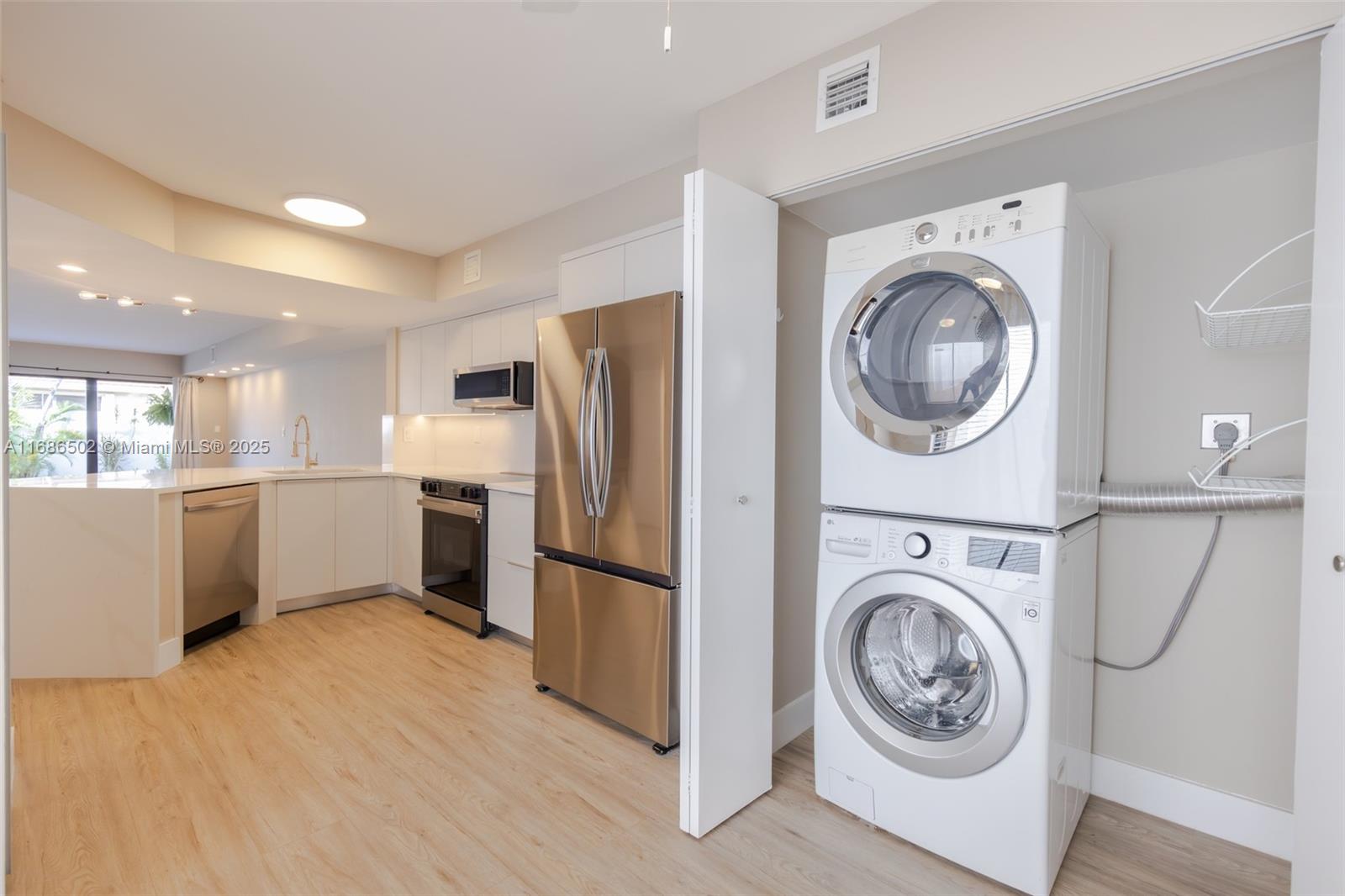 3525 Magellan Cir #626, Aventura, Florida image 7