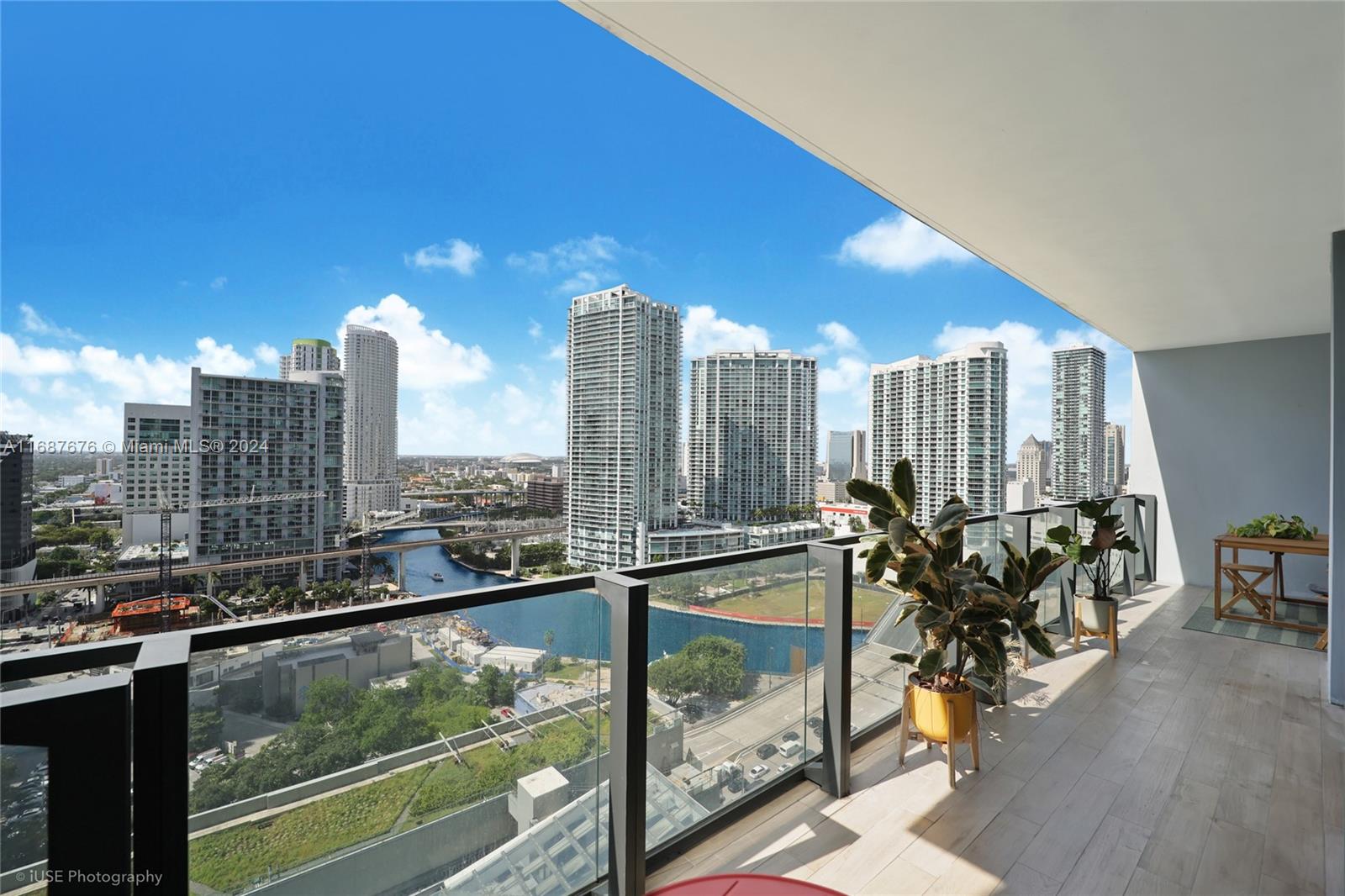 68 SE 6th St #1806, Miami, Florida image 17