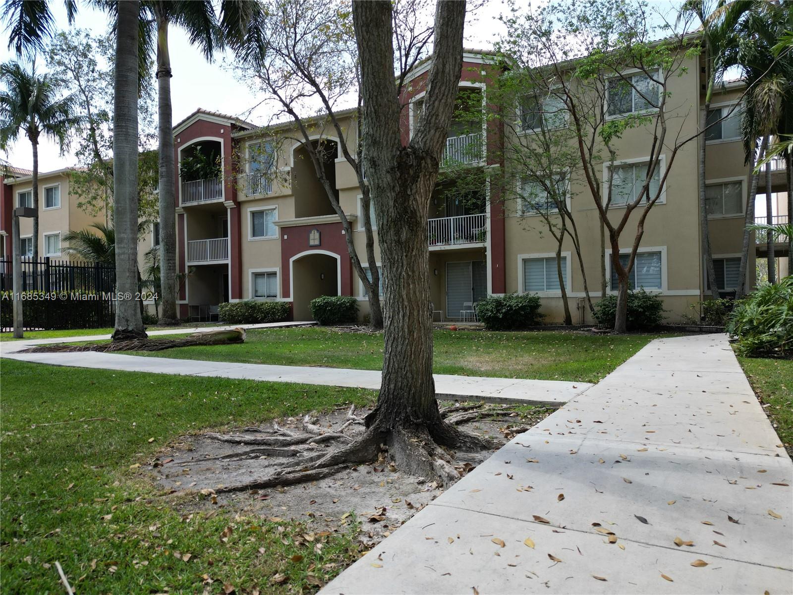 7085 Nova Dr #112, Davie, Florida image 3