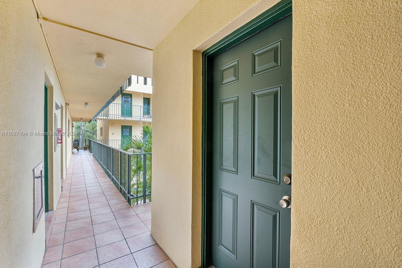 525 Coral Way #301, Coral Gables, Florida image 18