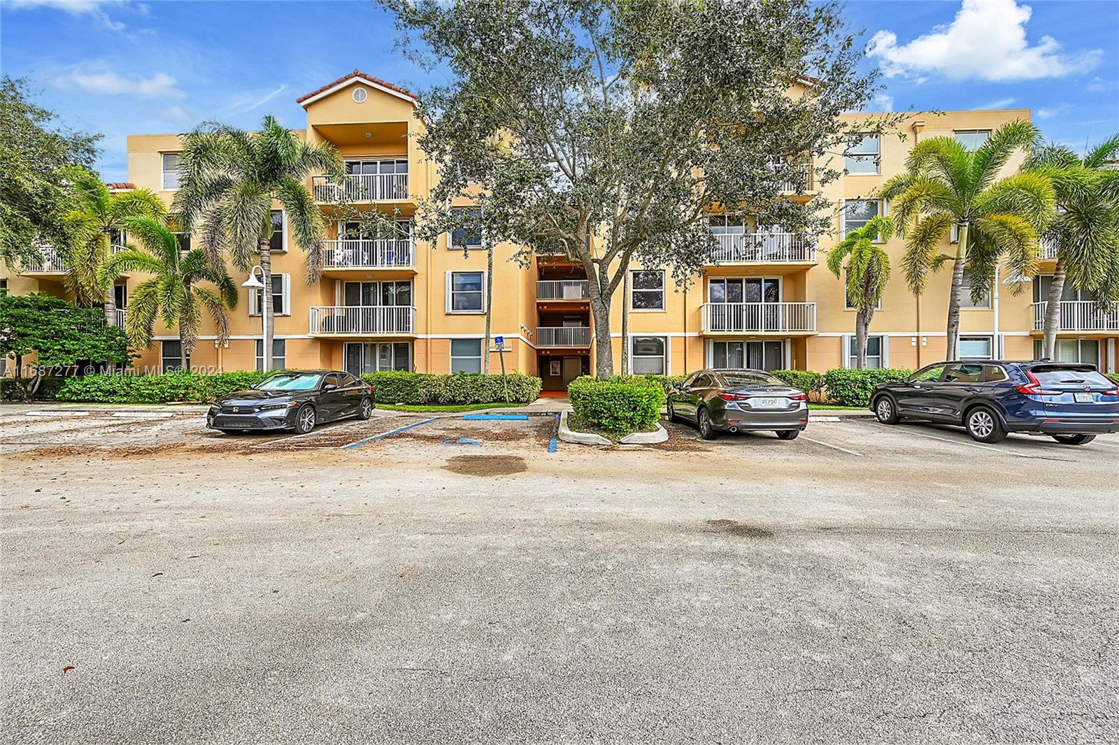 519 E Sheridan St #106, Dania Beach, Florida image 2