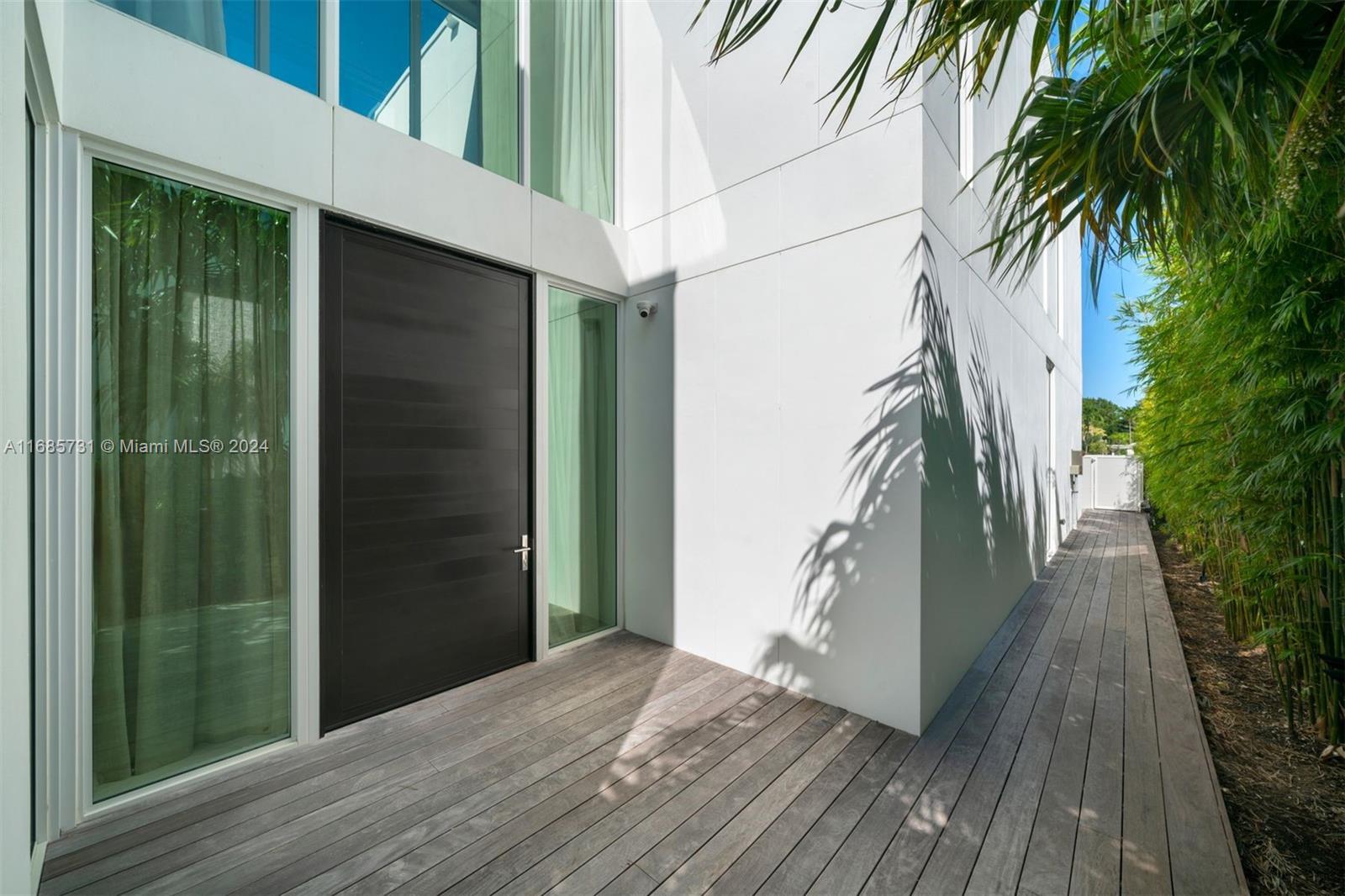 1041 W 48th St, Miami Beach, Florida image 36