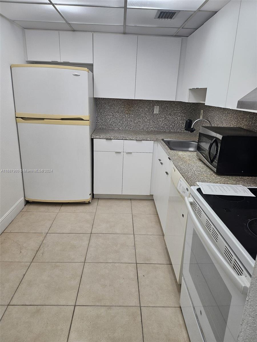 1805 Sans Souci Blvd #527, North Miami, Florida image 2