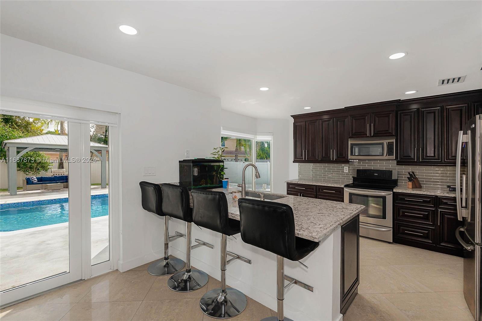 1001 NW 188th Ave, Pembroke Pines, Florida image 17