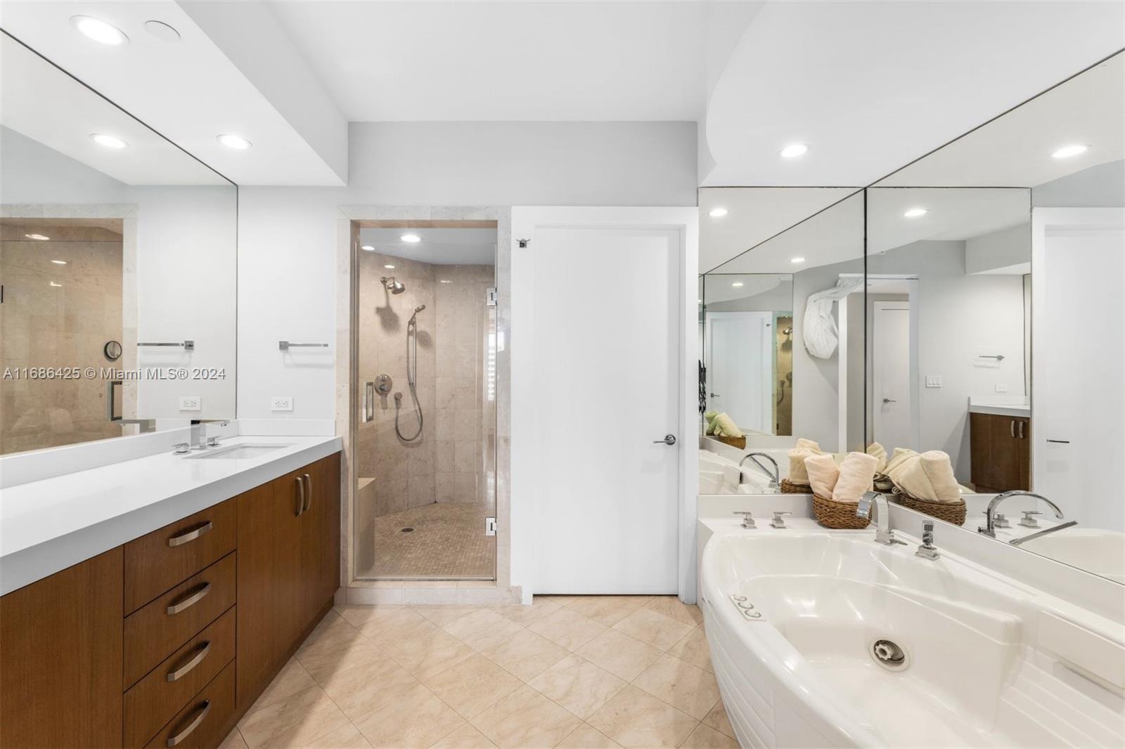 781 Crandon Blvd #1102, Key Biscayne FL 33149