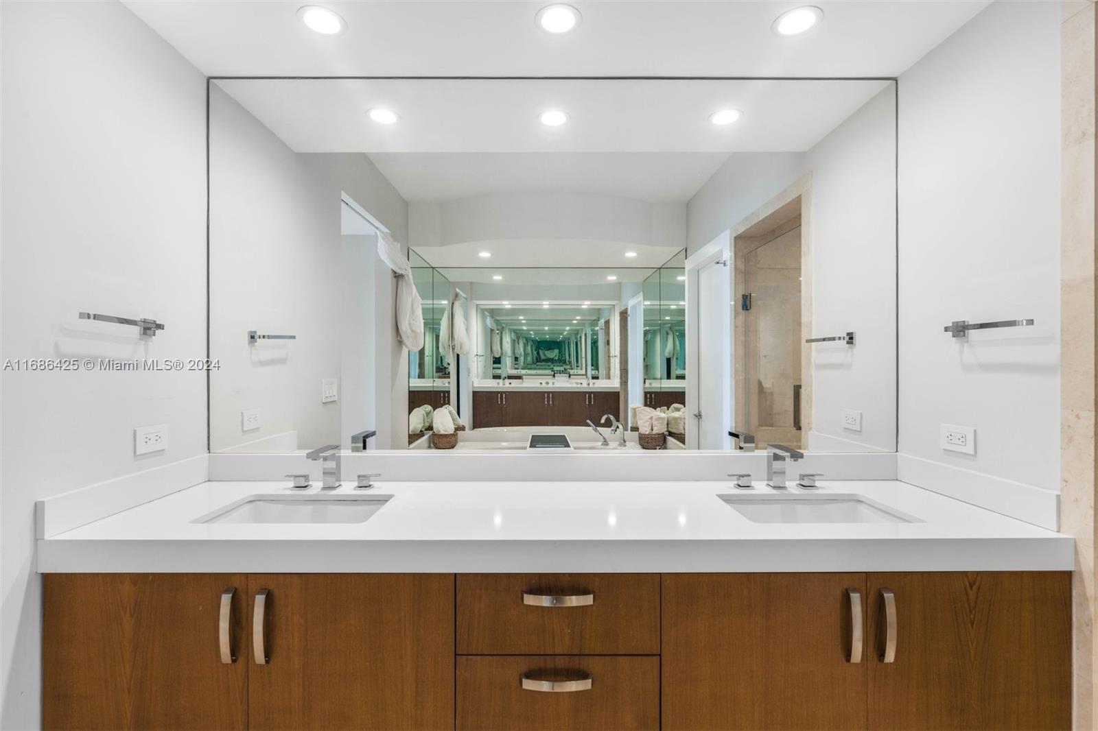 781 Crandon Blvd #1102, Key Biscayne FL 33149