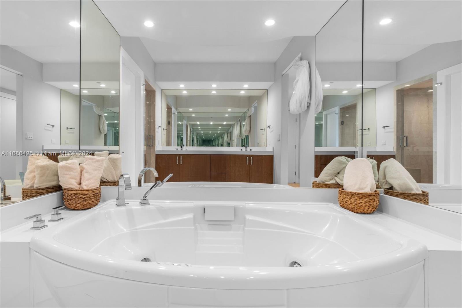 781 Crandon Blvd #1102, Key Biscayne FL 33149