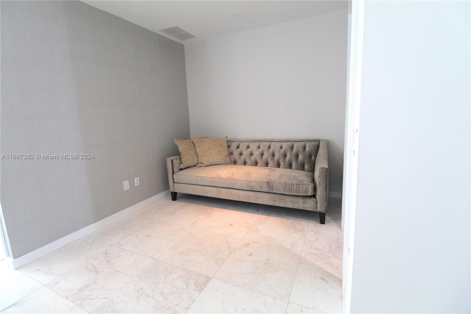 480 NE 31 #2707, Miami FL 33137