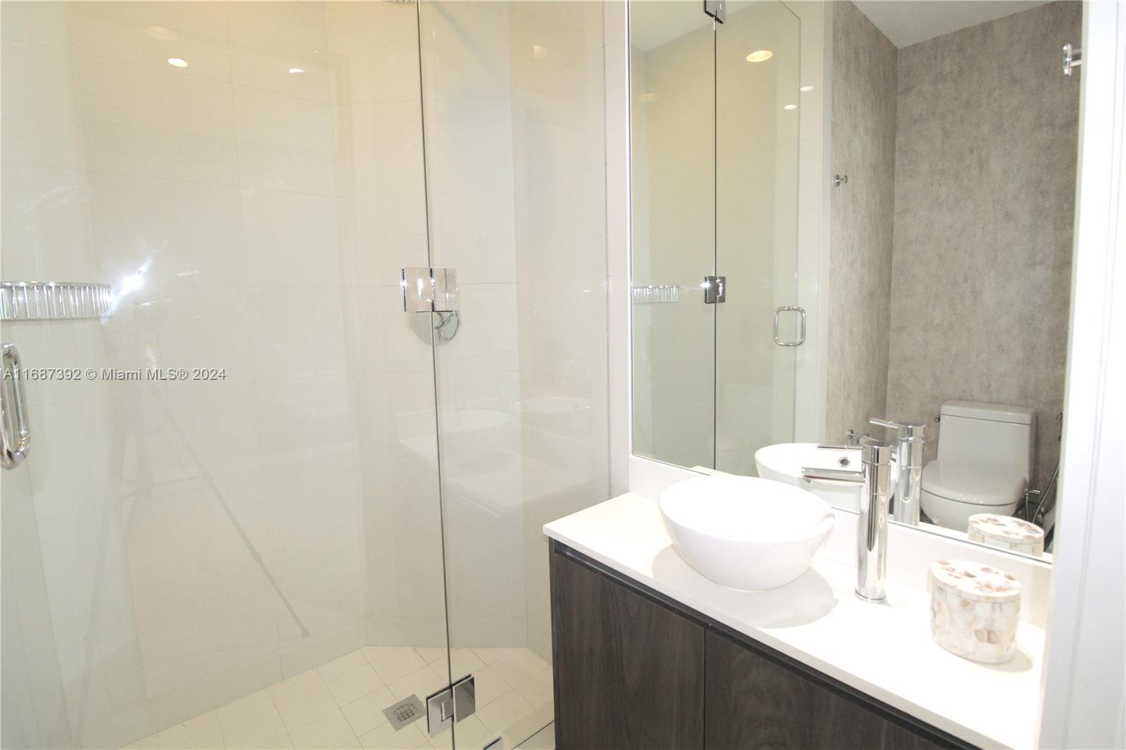 480 NE 31 #2707, Miami FL 33137