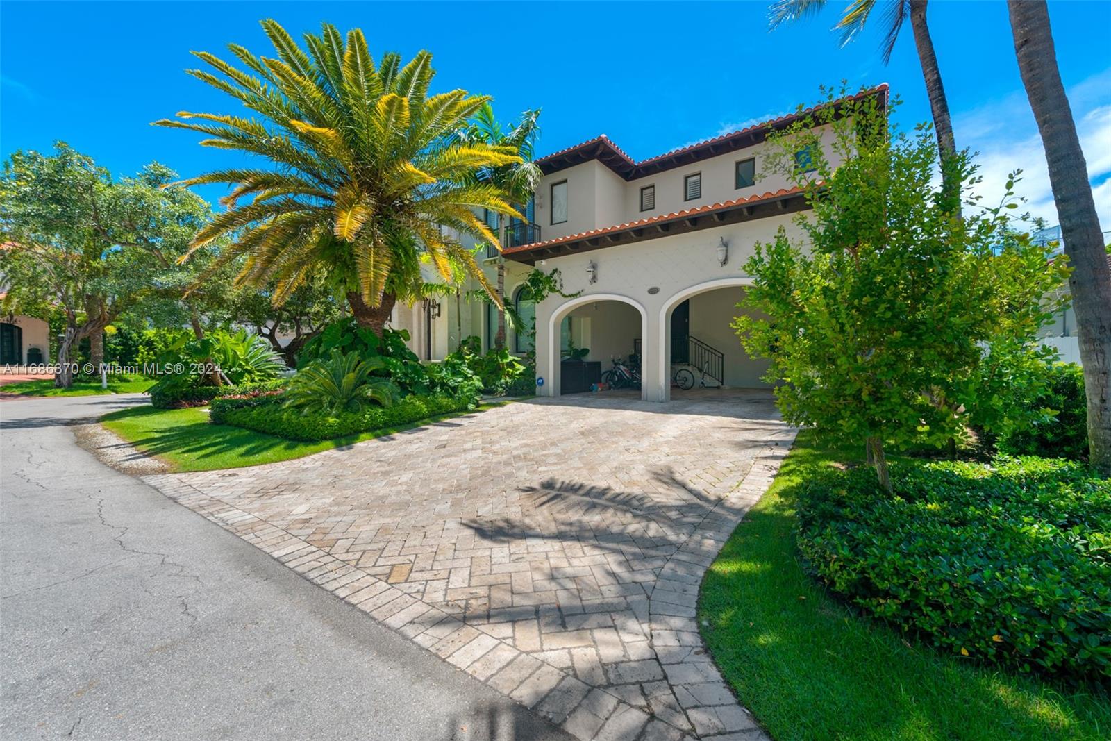 250 Buttonwood Drive, Key Biscayne, Florida image 2