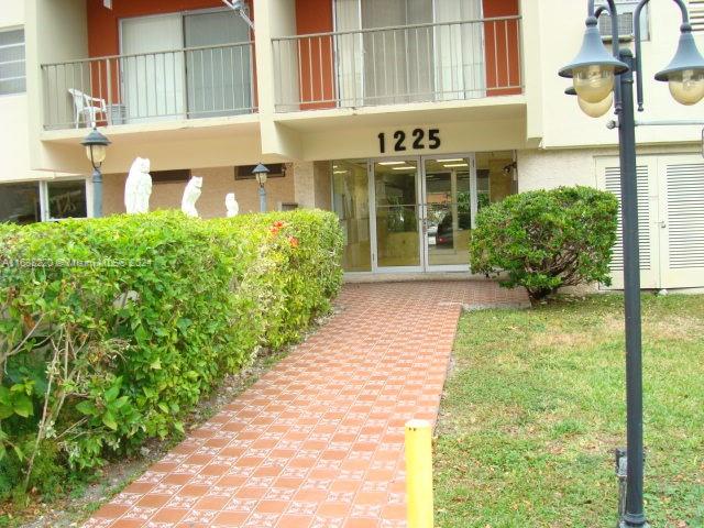 1225 NE 124th St #26B, North Miami, Florida image 2