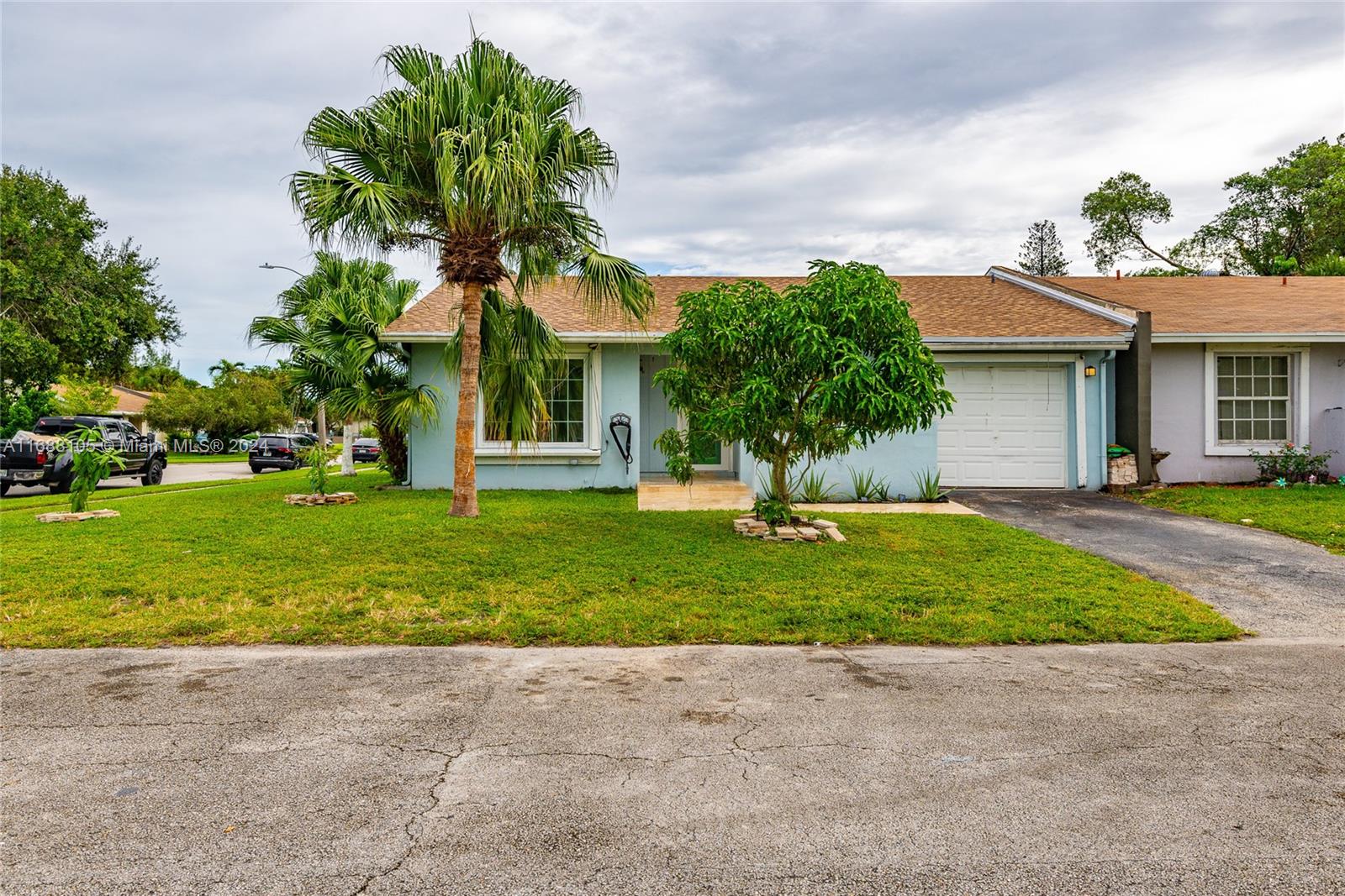 5450 S Lakewood Cir S #A, Margate, Florida image 2