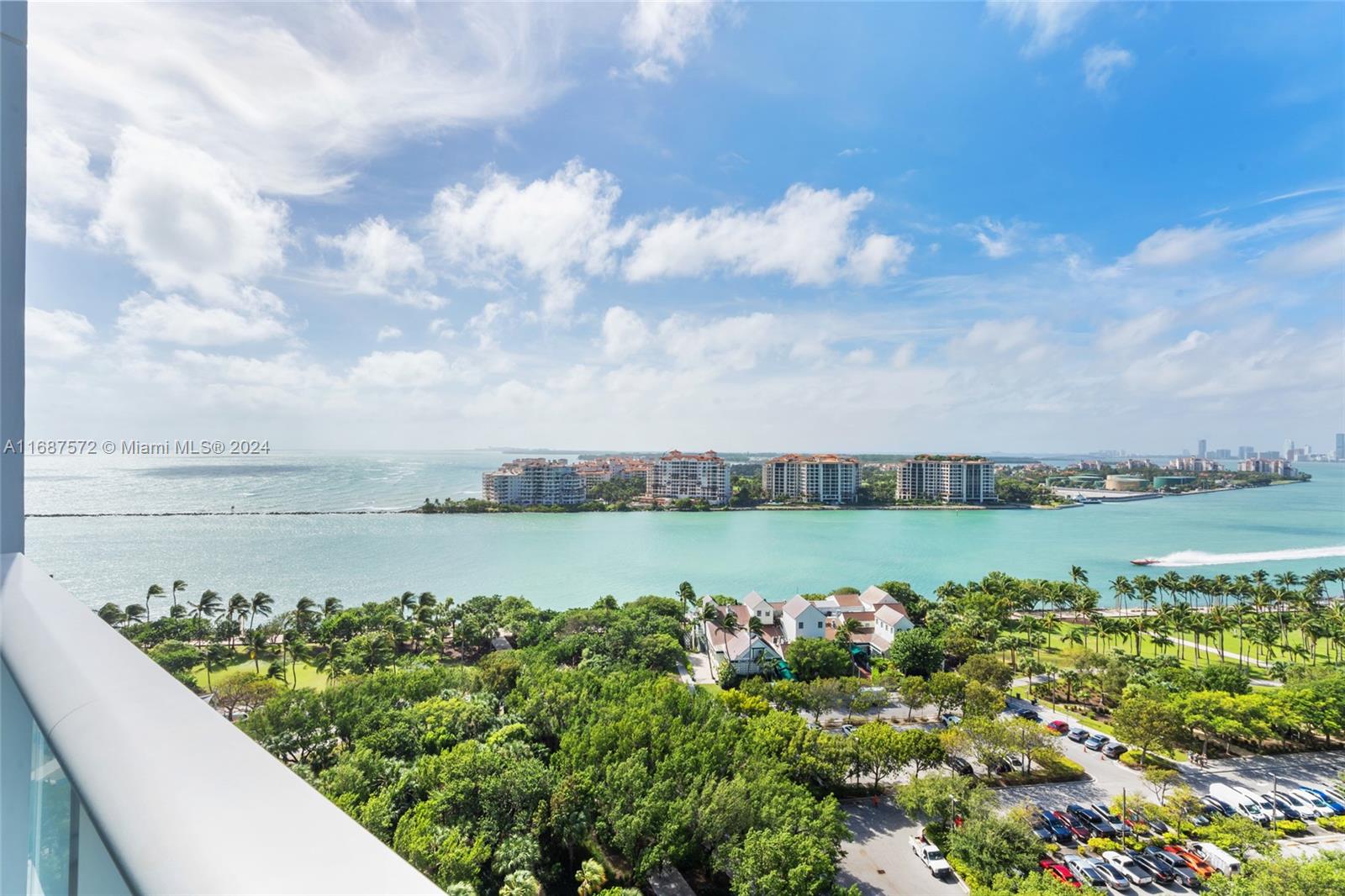 Live in a 5 start luxury building on the beach! amazing amenities and best location in Miami.