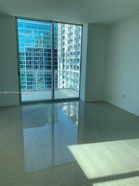 300 S Biscayne Blvd #3701, Miami FL 33131