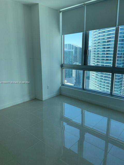 300 S Biscayne Blvd #3701, Miami FL 33131