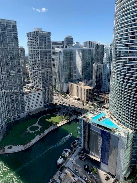 300 S Biscayne Blvd #3701, Miami FL 33131