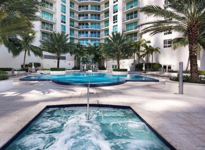 300 S Biscayne Blvd #3701, Miami FL 33131