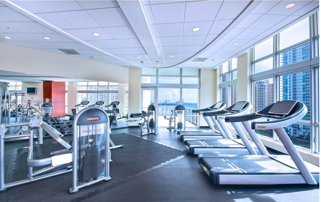 300 S Biscayne Blvd #3701, Miami FL 33131