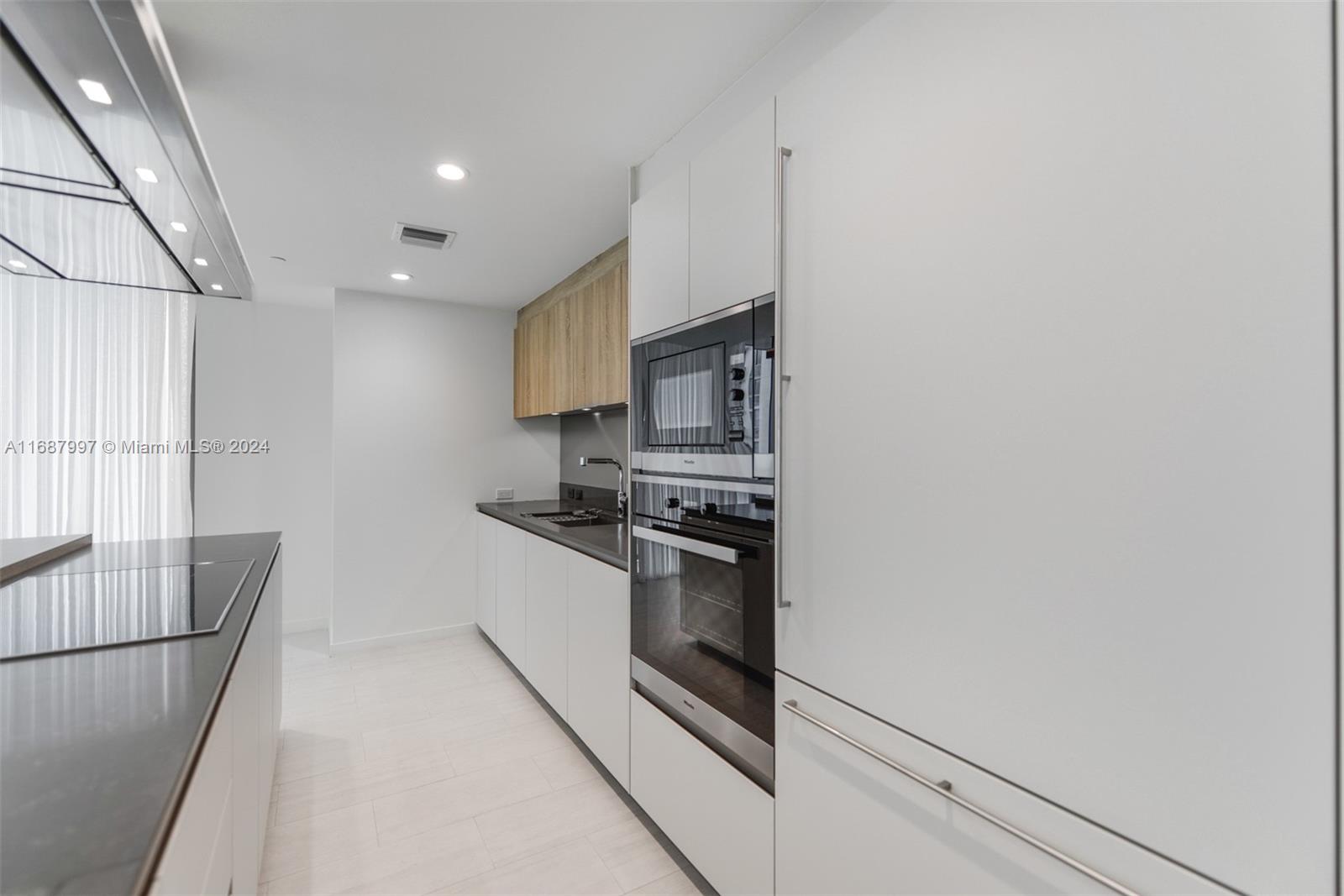 1000 Brickell Plz #3302, Miami FL 33131