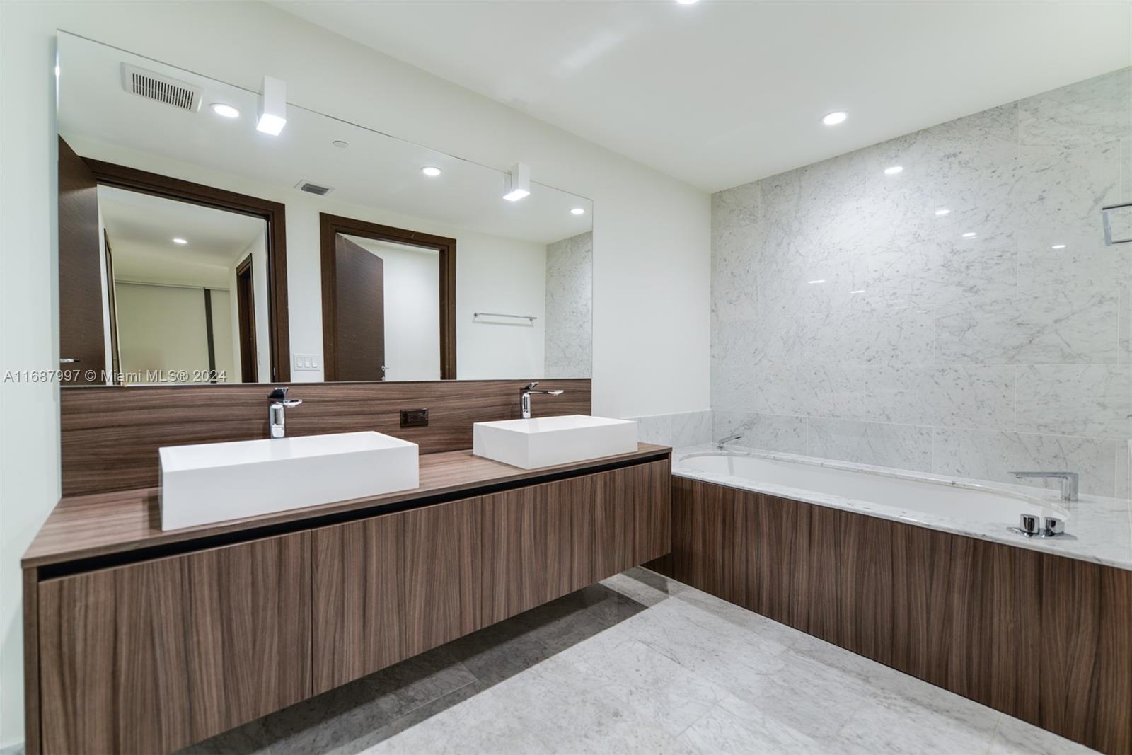 1000 Brickell Plz #3302, Miami FL 33131