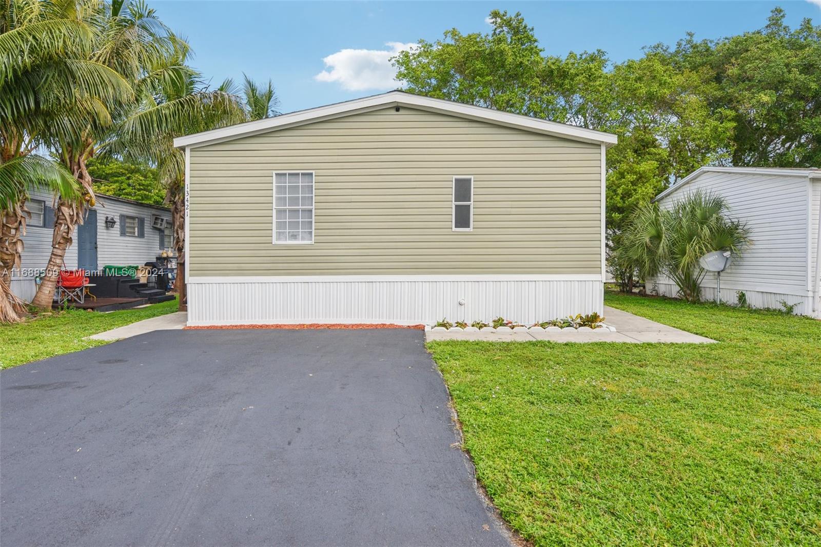 13421 SW 4th Street, Davie, Florida image 2